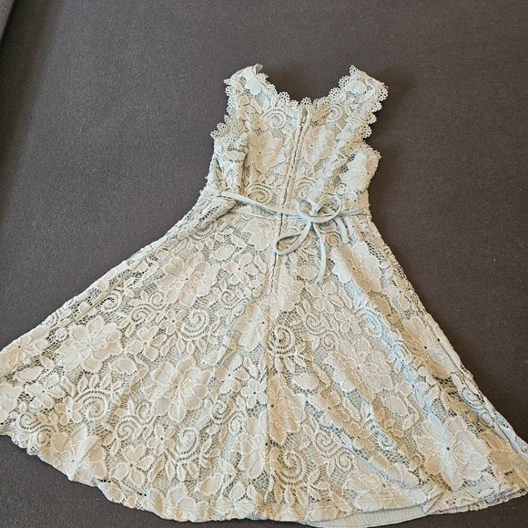 Girls Mint soft lace dress size 8 - Picture 2 of 2